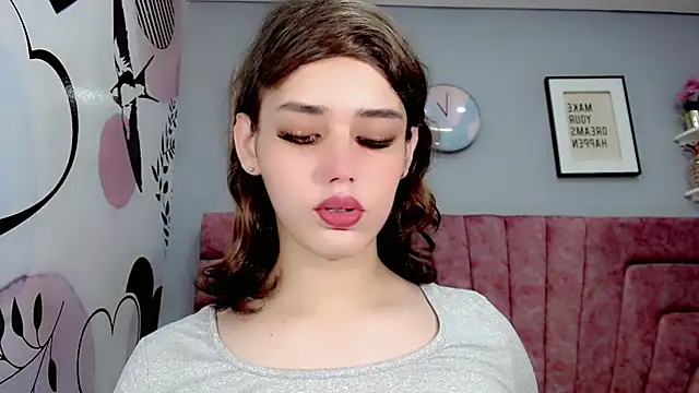 Snapshot of ValeriaAguilar chatting on 8, 12, 2024 ValeriaAguilar online show from 8, 12, 2024