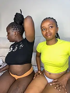 Snapshot of Doublefreaks chatting on 12, 10, 2025 Doublefreaks online show from 12, 10, 2025