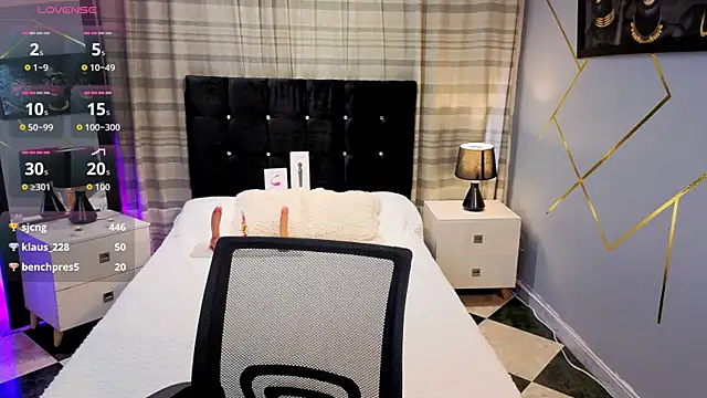 Megan Do Santos online show from 16, 12, 2025