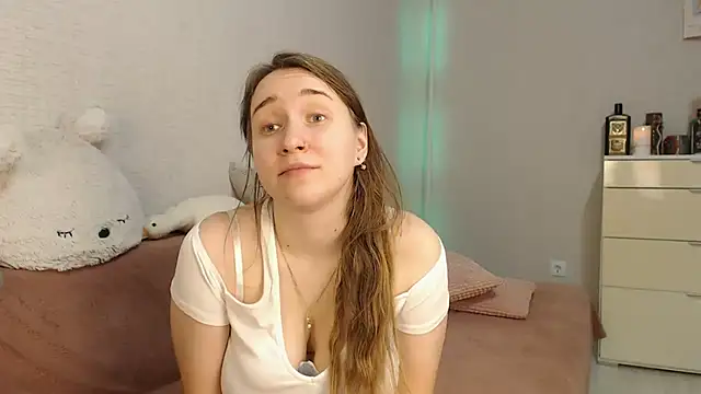 lovely hayley online show from 10, 12, 2024