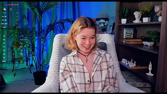 Snapshot of PollyHathor chatting on 3, 2, 2025 PollyHathor online show from 3, 2, 2025