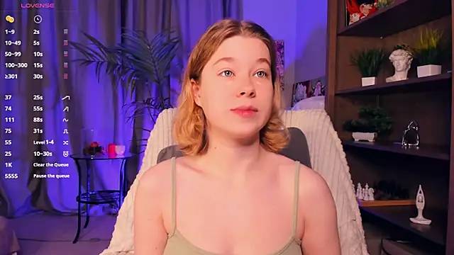 Snapshot of PollyHathor chatting on 28, 9, 2025 PollyHathor online show from 28, 9, 2025
