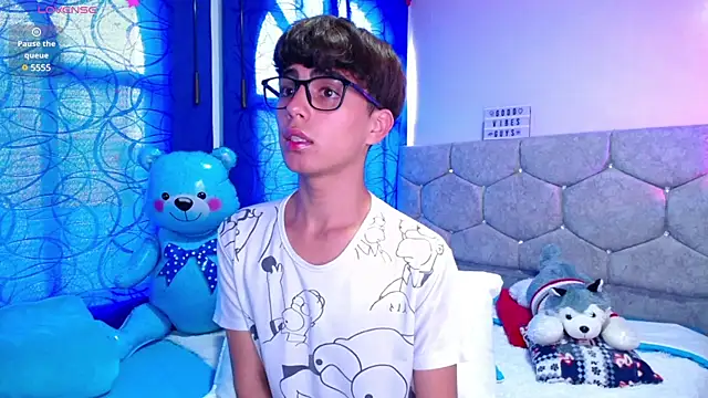 Snapshot of OwenBluee chatting on 11, 12, 2024 OwenBluee online show from 11, 12, 2024