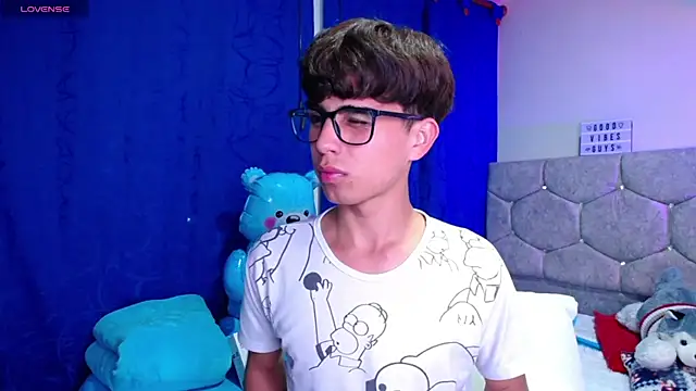 Snapshot of OwenBluee chatting on 12, 12, 2024 OwenBluee online show from 12, 12, 2024