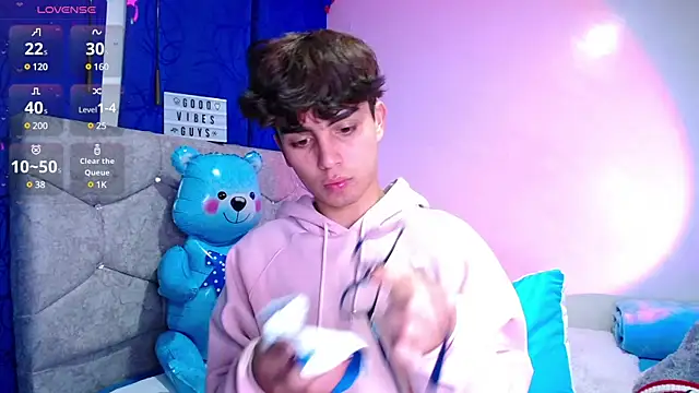 Snapshot of OwenBluee chatting on 24, 12, 2024 OwenBluee online show from 24, 12, 2024