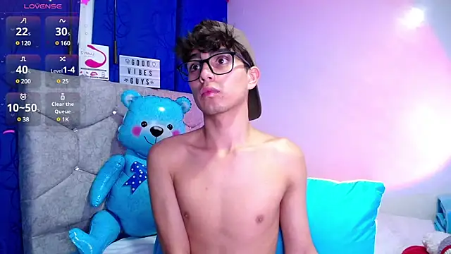 Snapshot of OwenBluee chatting on 29, 12, 2024 OwenBluee online show from 29, 12, 2024