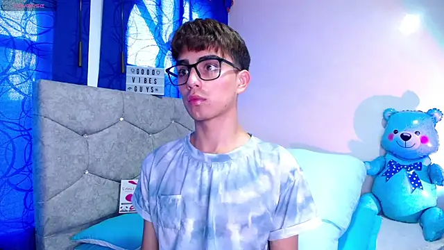 Snapshot of OwenBluee chatting on 11, 1, 2025 OwenBluee online show from 11, 1, 2025