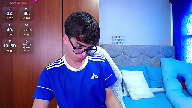 Snapshot of OwenBluee chatting on 14, 1, 2025 OwenBluee online show from 14, 1, 2025