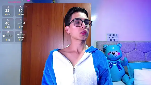 Snapshot of OwenBluee chatting on 18, 1, 2025 OwenBluee online show from 18, 1, 2025