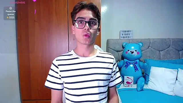 Snapshot of OwenBluee chatting on 22, 1, 2025 OwenBluee online show from 22, 1, 2025