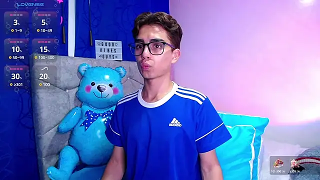 Snapshot of OwenBluee chatting on 24, 1, 2025 OwenBluee online show from 24, 1, 2025