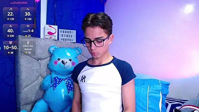 Snapshot of OwenBluee chatting on 28, 1, 2025 OwenBluee online show from 28, 1, 2025