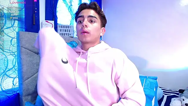 Snapshot of OwenBluee chatting on 28, 1, 2025 OwenBluee online show from 28, 1, 2025