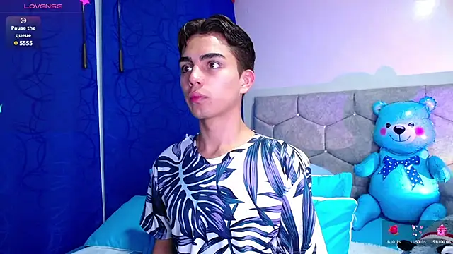 Snapshot of OwenBluee chatting on 3, 2, 2025 OwenBluee online show from 3, 2, 2025