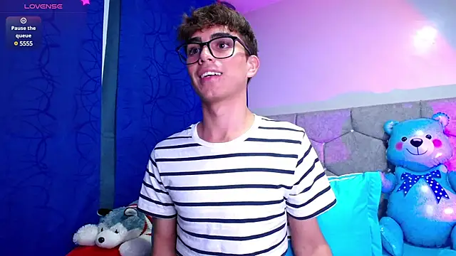 Snapshot of OwenBluee chatting on 4, 2, 2025 OwenBluee online show from 4, 2, 2025