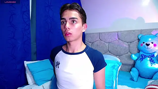 Snapshot of OwenBluee chatting on 5, 2, 2025 OwenBluee online show from 5, 2, 2025