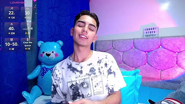 Snapshot of OwenBluee chatting on 13, 2, 2025 OwenBluee online show from 13, 2, 2025