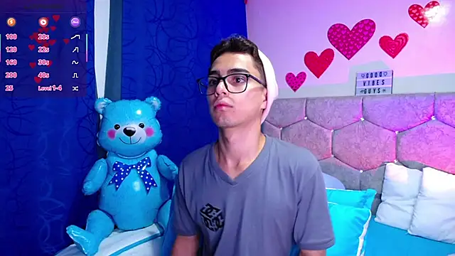 Snapshot of OwenBluee chatting on 21, 2, 2025 OwenBluee online show from 21, 2, 2025