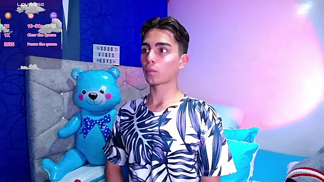 Snapshot of OwenBluee chatting on 25, 2, 2025 OwenBluee online show from 25, 2, 2025