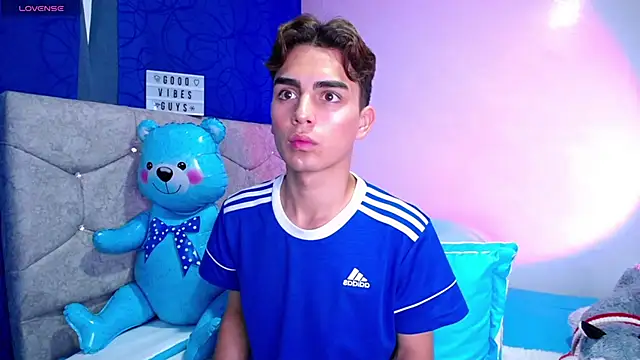 Snapshot of OwenBluee chatting on 26, 2, 2025 OwenBluee online show from 26, 2, 2025