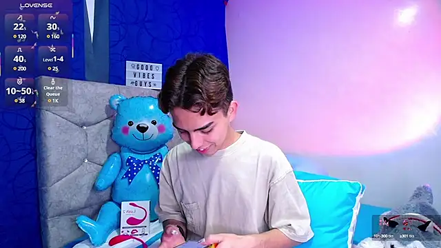 Snapshot of OwenBluee chatting on 1, 3, 2025 OwenBluee online show from 1, 3, 2025