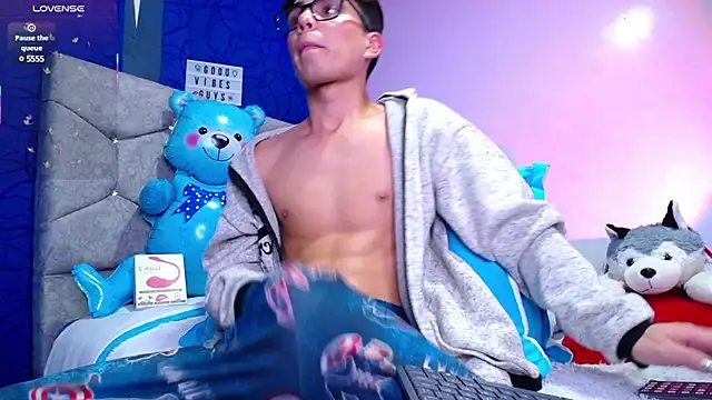 Snapshot of OwenBluee chatting on 3, 3, 2025 OwenBluee online show from 3, 3, 2025