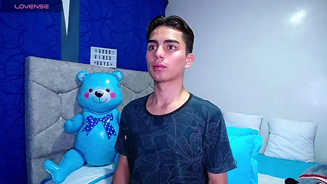 Snapshot of OwenBluee chatting on 4, 3, 2025 OwenBluee online show from 4, 3, 2025