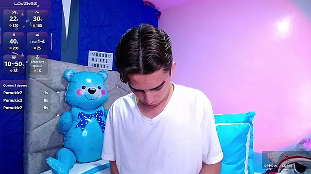 Snapshot of OwenBluee chatting on 7, 3, 2025 OwenBluee online show from 7, 3, 2025