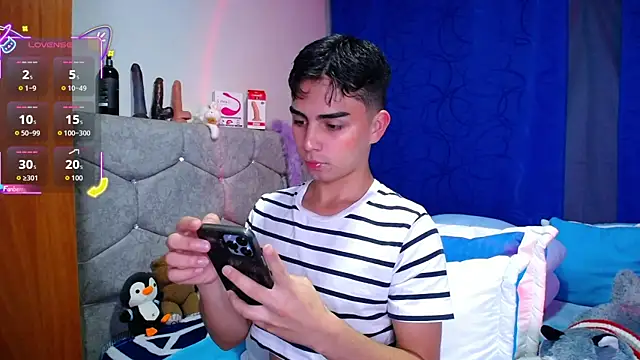 Snapshot of OwenBluee chatting on 9, 9, 2025 OwenBluee online show from 9, 9, 2025