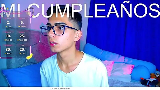 Snapshot of OwenBluee chatting on 14, 10, 2025 OwenBluee online show from 14, 10, 2025