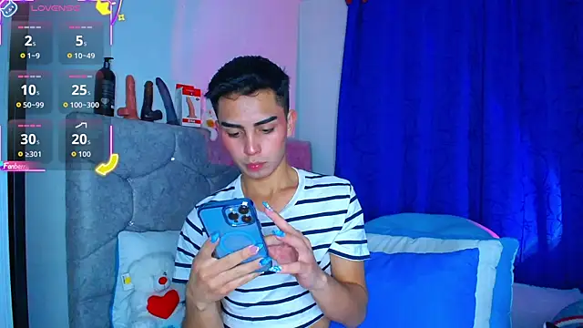 Snapshot of OwenBluee chatting on 20, 10, 2025 OwenBluee online show from 20, 10, 2025