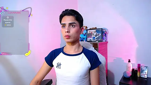 Snapshot of OwenBluee chatting on 22, 11, 2025 OwenBluee online show from 22, 11, 2025