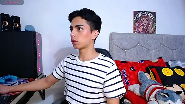 Snapshot of OwenBluee chatting on 2, 12, 2025 OwenBluee online show from 2, 12, 2025