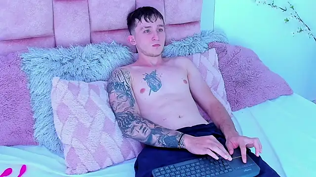 Dylanwhite23  online show from 28, 1, 2025