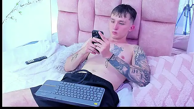 Dylanwhite23  online show from 13, 2, 2025