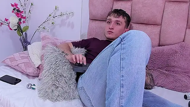 Dylanwhite23  online show from 23, 2, 2025