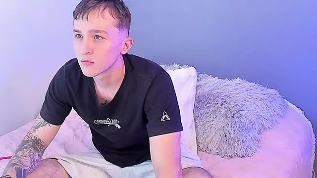 Dylanwhite23  online show from 26, 2, 2025