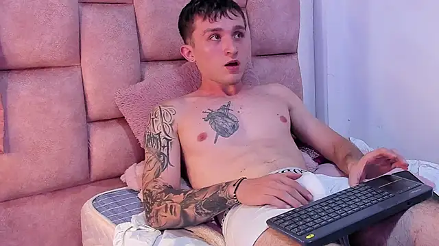 Dylanwhite23  online show from 23, 3, 2025