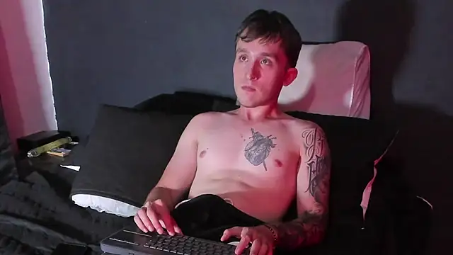 Dylanwhite23  online show from 25, 9, 2025