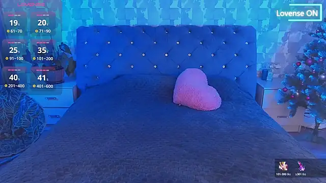 Snapshot of SuzannaWild chatting on 17, 12, 2025 SuzannaWild online show from 17, 12, 2025