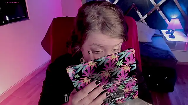 Sabrina scarlett online show from 14, 3, 2025