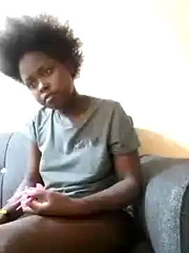 Snapshot of Sweetcecie01 chatting on 21, 11, 2025 Sweetcecie01 online show from 21, 11, 2025