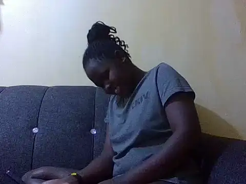 Snapshot of Sweetcecie01 chatting on 14, 12, 2025 Sweetcecie01 online show from 14, 12, 2025