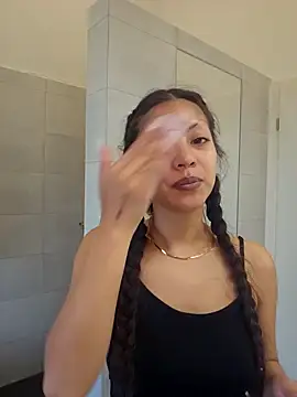 Snapshot of xKimRose chatting on 5, 4, 2026 xKimRose online show from 5, 4, 2026