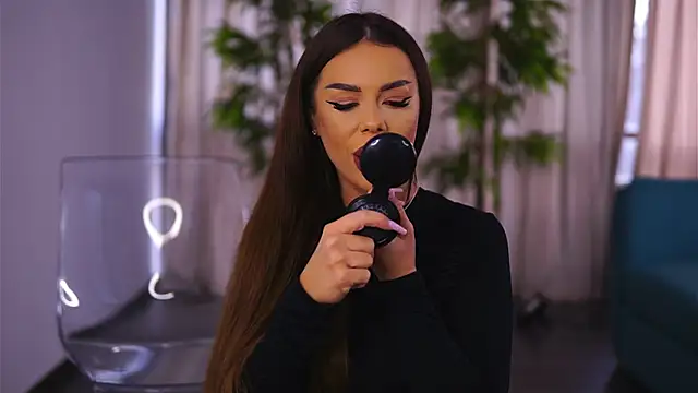 MissKiarra online show from 10, 1, 2025