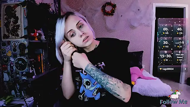 NaniMoore online show from 8, 11, 2025