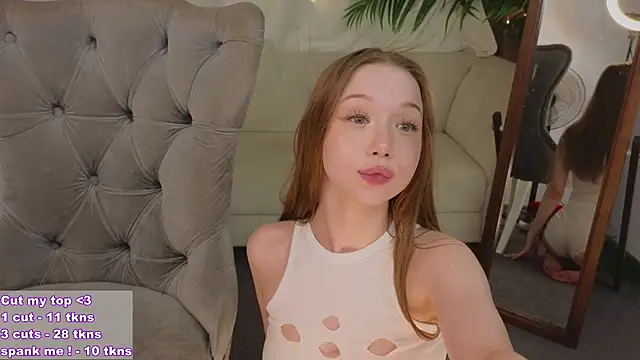 Snapshot of VioletMills chatting on 11, 12, 2024 VioletMills online show from 11, 12, 2024