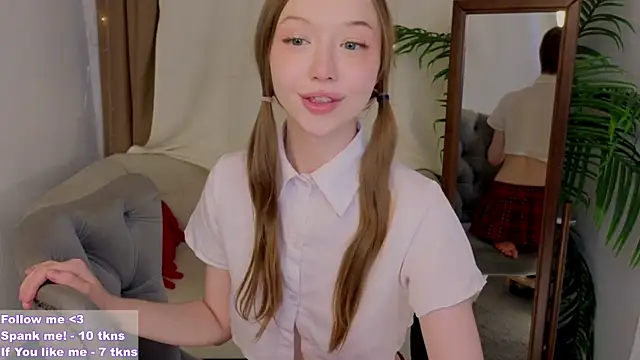 Snapshot of VioletMills chatting on 9, 3, 2025 VioletMills online show from 9, 3, 2025