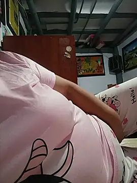 Snapshot of clarita_01 chatting on 8, 6, 2026 clarita 01 online show from 8, 6, 2026