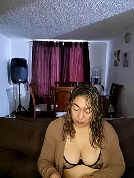 Snapshot of kitty_84 chatting on 14, 11, 2025 kitty 84 online show from 14, 11, 2025